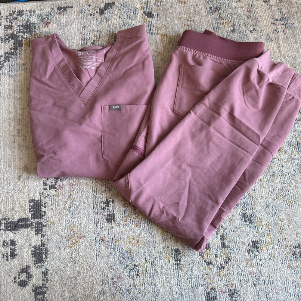 Figs Zamora Joggers and Catarina one pocket scrub top in Mineral Mauve